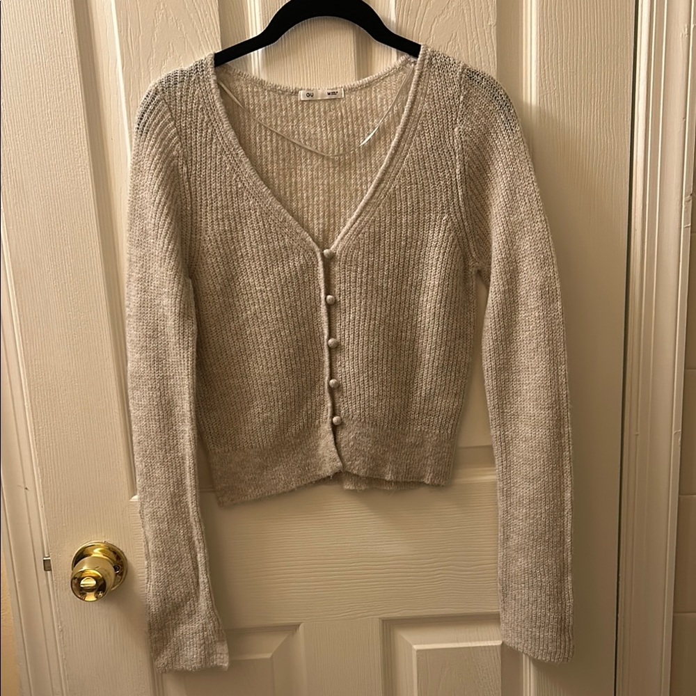Cream cropped cardigan with V-neck and long sleeves NWOT